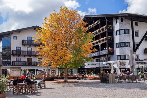 Village square in autumn, Seefeld in Tyrol, Seefeld Plateau, Tyrol, Austria, Europe