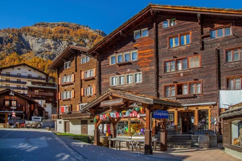 Typical historic Valais houses in the town centre, Zermatt, Mattertal, Valais, Switzerland, Europe
