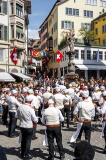 Historically costumed guildsmen in Zurich's Old Town, stand concert at Münzplatz, Zunft zum Weggen,