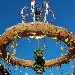 Sculpture modelled on a harvest crown, market square, Bacharach, UNESCO World Heritage Upper Middle