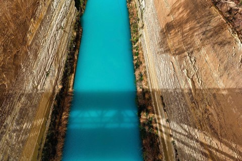 View down into the Corinth Canal, technical marvel, turquoise-coloured water, sight, vertical rock