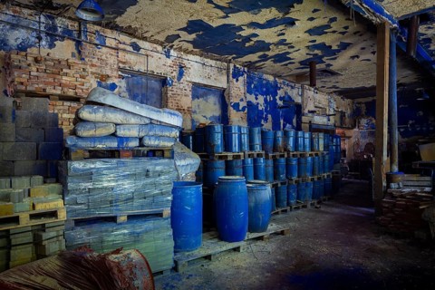 Schindler's blue colour factory is located directly on the Zwickauer Mulde river and belongs to the