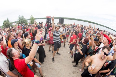 Beat Schmutz, singer of the band Schmutzki on the beach in front of the Becks Beach Stage at the