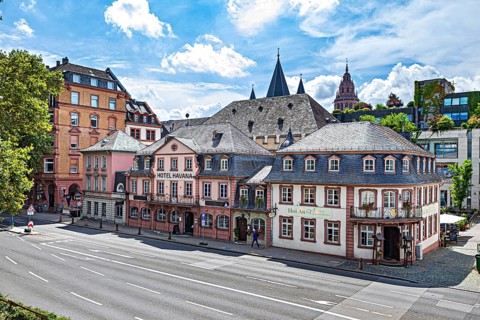 Historic houses, Rheinstraße in Mainz, Rhineland-Palatinate, Germany, Europe