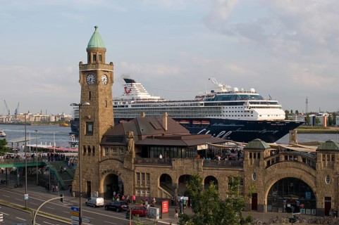 Europe, Germany, Hamburg, Elbe, harbour, passenger ship Mein Schiff 1, St. Pauli Landungsbrücken,