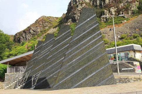Artwork monument to slate industry heritage in Blaenau Ffestiniog, Gwynedd, north Wales, UK