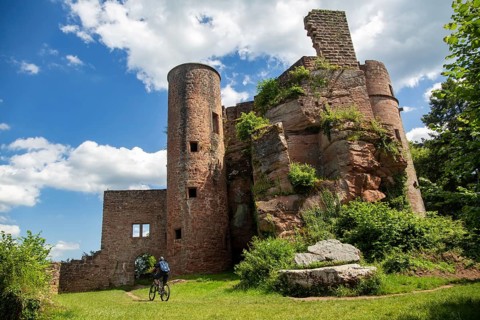 Mountain bikers at Neudahn Castle in the Palatinate Forest