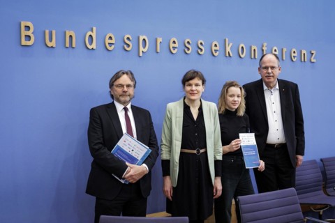(L-R) Michael Groß, Chairman of the Presidium of the AWO Federal Association, Stefanie Langkamp,