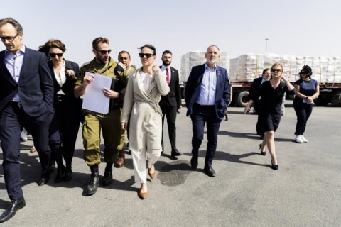 Annalena Bärbock (Alliance 90/The Greens, M), Foreign Minister, is shown trucks carrying