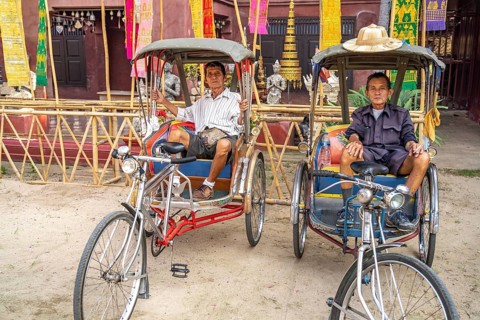 Rickshaw drivers waiting for customers, Chiang Mai, Thailand, Asia