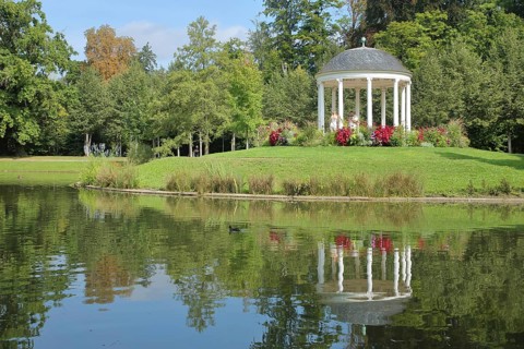 Round pavilion with lake in the Parc de l'orangery, orangery Park, landscape, reflection, temple,