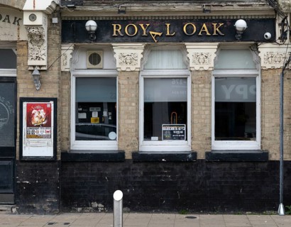 Royal Oak pub with damaged sign, Kirkley, Lowestoft, Suffolk, England, UK