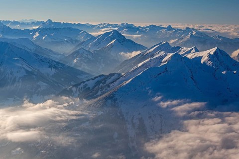 Mountain peaks above high fog, evening light, winter, backlight, view from Zugspitze to Daniel and
