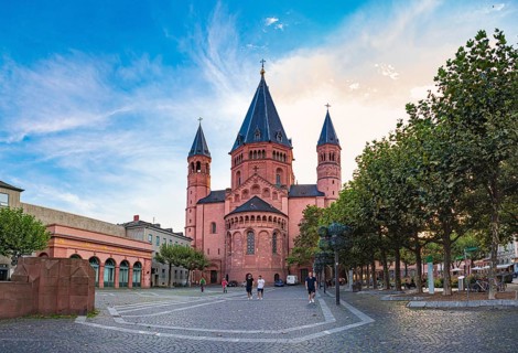 St Martin's Cathedral and Cathedral Square in Mainz, Rhineland-Palatinate, Germany, Europe