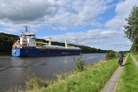 Cargo ship Brisbane sailing in the Kiel Canal, Kiel Canal next to a cycle path, Schleswig-Holstein,