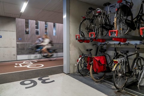 Bicycle car park at Utrecht Centraal railway station, Stationsplein, 3 underground levels, over 13,