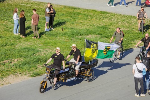 Men's groups out and about on the banks of the Elbe, the Elbe cycle path and the Elbe meadows,