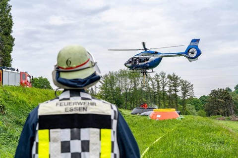 Forest fire fighting exercise of the Essen fire brigade, the water supply was rehearsed over longer