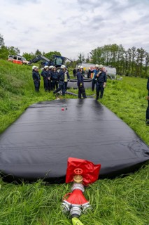 Forest fire-fighting exercise by the Essen fire brigade, the water supply was rehearsed over longer