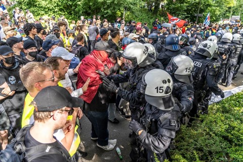 Riots in the run-up to the AFD party conference in Essen, demonstrators try to prevent AFD