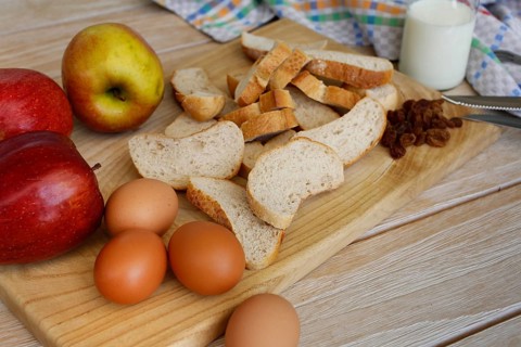 Swabian cuisine, ingredients for Ofenschlupfer, sweet main course or dessert, dessert, sweet dish,