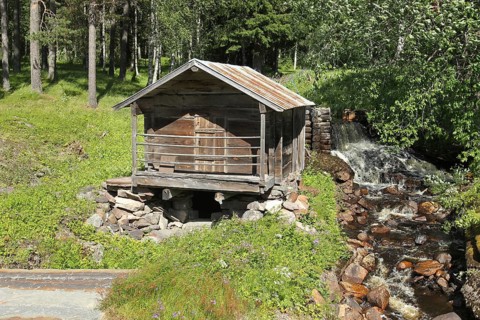 Wooden hut with bubbling brook, Central Sweden, Sweden, Scandinavia, Europe