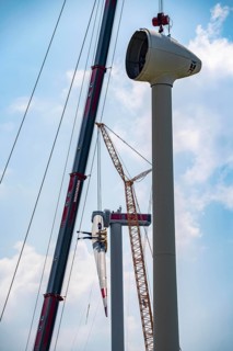 Erection of an Enercon E-160 wind turbine, rear, assembly of the first blade, 4 turbines with a
