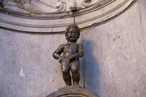 Manneken Pis, also Petit Julien, fountain figure of a urinating boy, sculptor Hieronimus Duquesnoy,