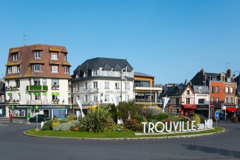 Roundabout in a town with various modern and historic buildings, Trouville-sur-Mer, Trouville, Cœur