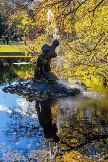 Hercules Fountain in the Burggarten pond, Vienna, Austria, Europe