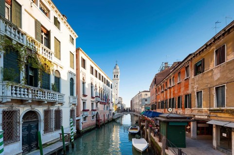 Boats in the old town with San Girgio dei Greci, church, empty, nobody, lull, crisis, city trip,
