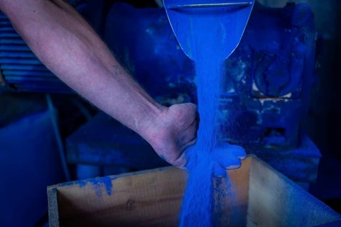 Schindler's blue colour factory is located directly on the Zwickauer Mulde river and belongs to the