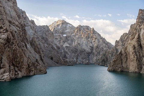 Mountain lake Kol Suu, Sary Beles Mountains, Naryn Province, Kyrgyzstan, Asia