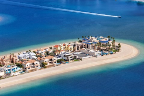 Luxury villas for sale on The Palm Jumeirah man-made island with beach in Dubai, United Arab