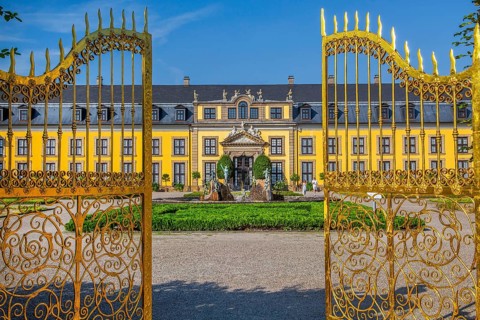 Golden Tor Tor with gallery building in the Great Garden, Herrenhausen Gardens, Hanover, Lower