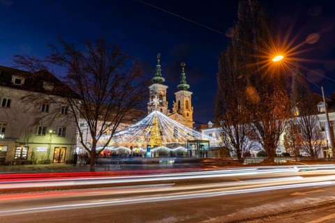 Traces of lights from car traffic, Christmas lights at the Christmas market, Mariahilferkirche at