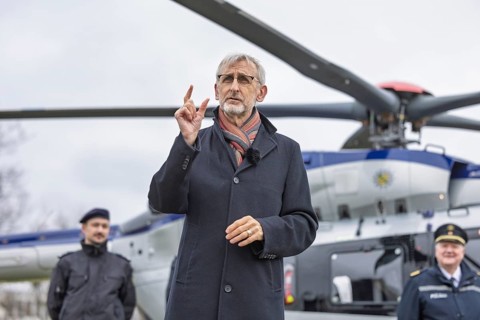 Minister of State Armin Schuster presents the new police helicopter together with State Police