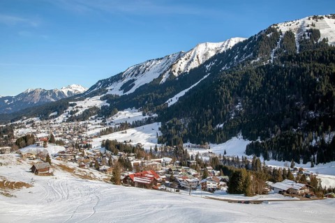 Snowy landscape, winter, view of Riezlern, behind Fellhorn, Riezlern, Kleinwalsertal, Vorarlberg,