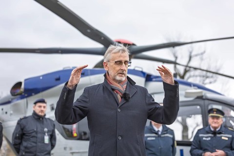 Minister of State Armin Schuster presents the new police helicopter together with State Police