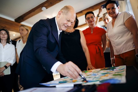 Federal Chancellor Olaf Scholz, (SPD), photographed during a visit to the Alte Dampfbaeckerei in