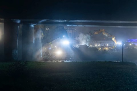 Due to an as yet unknown cause, a section of the Carola Bridge collapsed in the early hours of the