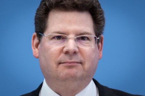 Prof. Dr Oliver Holtemoeller, Leibniz Institute for Economic Research Halle (IWH), at a federal