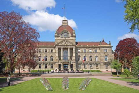 Palais du Rhin built in 1889, former imperial palace, park with flower beds, flower-bed, tourist