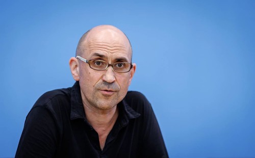 Felix Ekardt, professor and lawyer, recorded at a press conference on new constitutional complaints