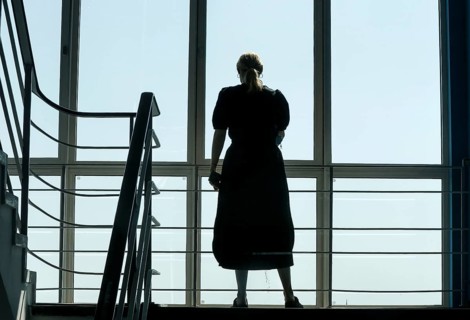 A woman stands at a window in a stairwell, Berlin, 26/06/2024, Berlin, Berlin, Germany, Europe