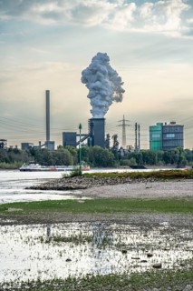 HKM Huckingen steelworks, coking plant, cargo ship on the Rhine, at extremely low water, Duisburg,