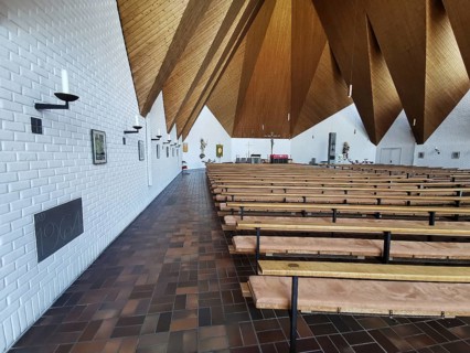 Interior, Catholic parish church Hl. Geist, architect Siegfried Östreicher, Bad Füssing, district