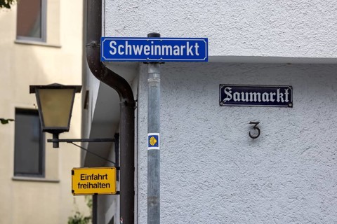 Gendering in the politically correct naming of streets. Is the square in the fishermen's quarter in