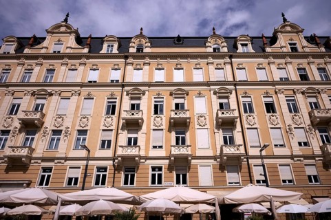 Former Hotel Esplanade, today Café Palais, Bolzano Tor, Sandplatz, historic city centre, Merano,