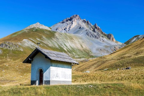 Church at border pass Col de Larche (Colle della Maddelena), Provinz Cuneo, Département